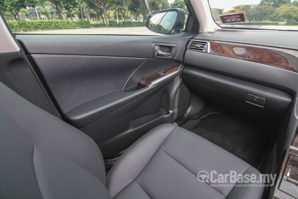 Toyota Camry XV50 Facelift (2015) Interior