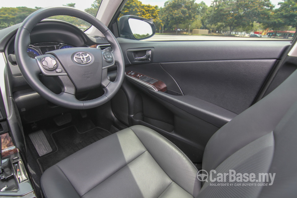 Toyota Camry XV50 Facelift (2015) Interior