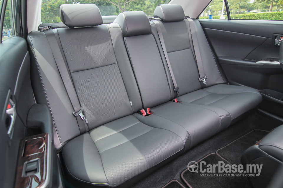 Toyota Camry XV50 Facelift (2015) Interior