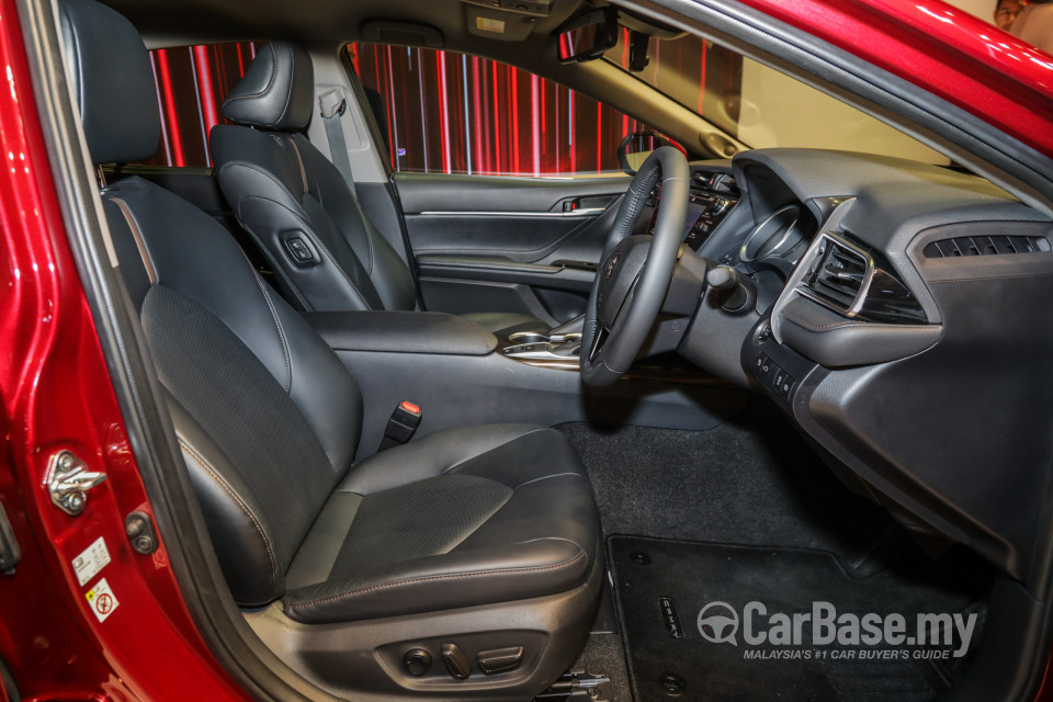 Toyota Camry XV70 (2018) Interior