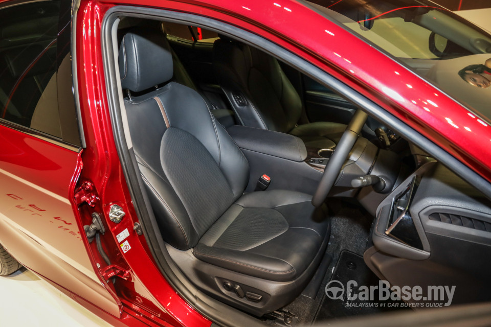 Toyota Camry XV70 (2018) Interior
