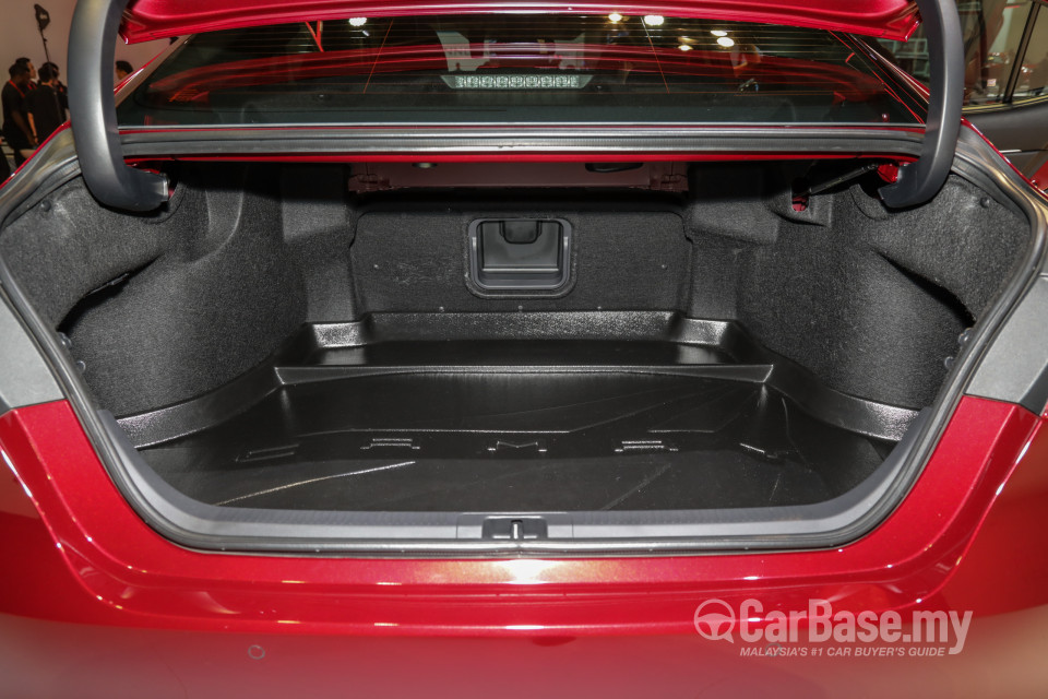 Toyota Camry XV70 (2018) Interior