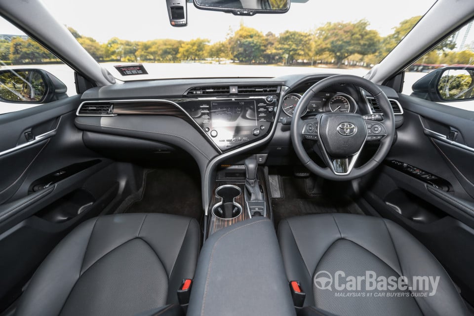 Toyota Camry XV70 (2018) Interior