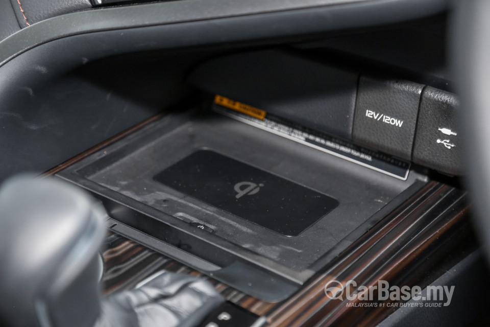 Toyota Camry XV70 (2018) Interior
