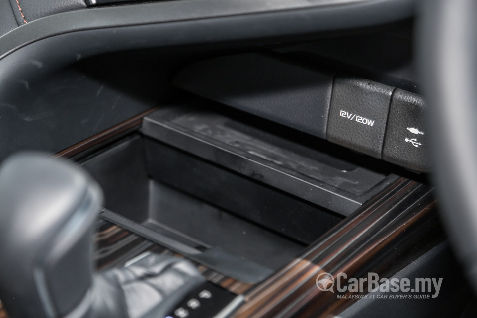 Toyota Camry XV70 (2018) Interior