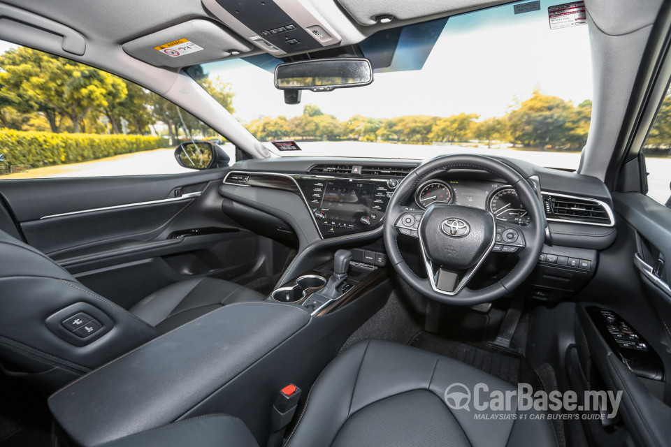 Toyota Camry XV70 (2018) Interior