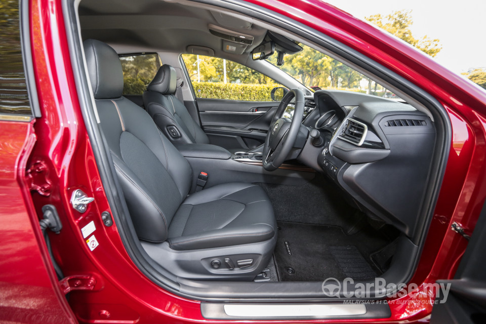 Toyota Camry XV70 (2018) Interior
