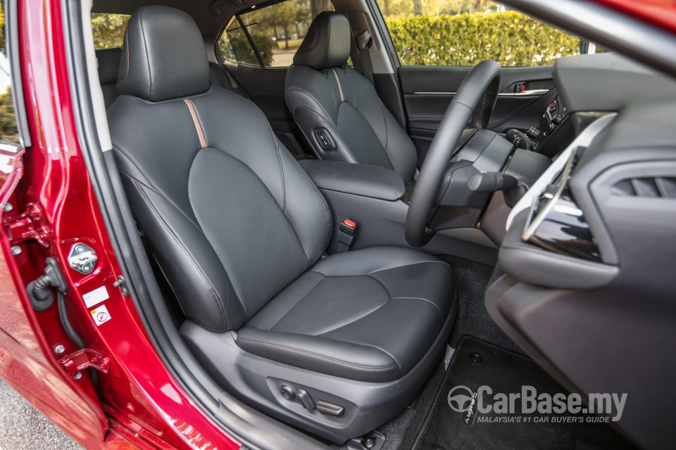 Toyota Camry XV70 (2018) Interior