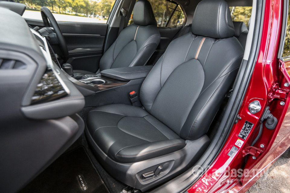 Toyota Camry XV70 (2018) Interior