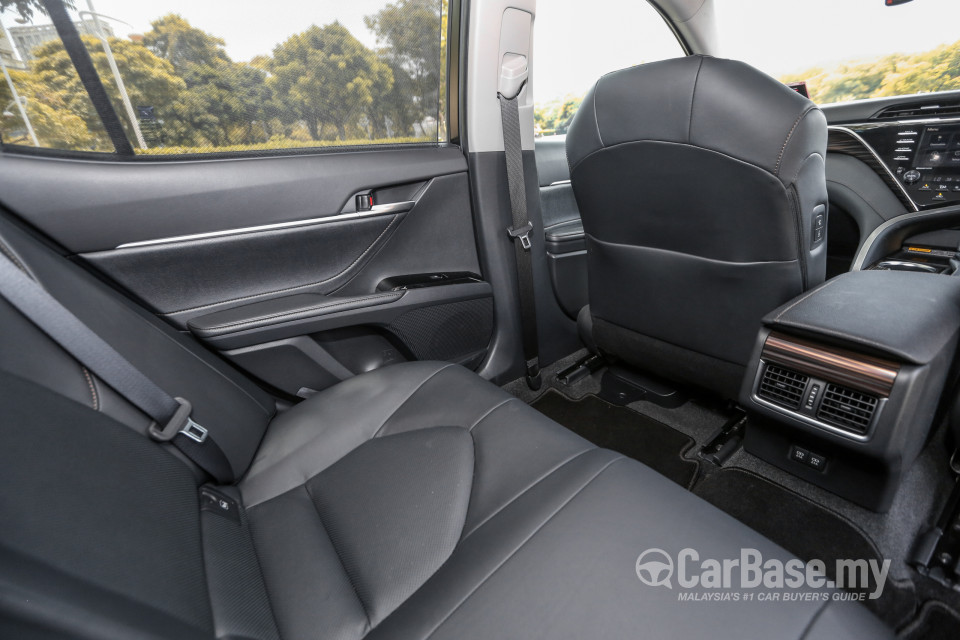 Toyota Camry XV70 (2018) Interior