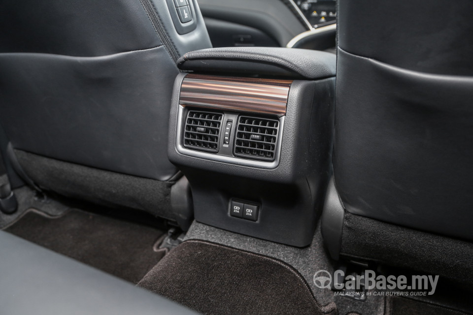 Toyota Camry XV70 (2018) Interior