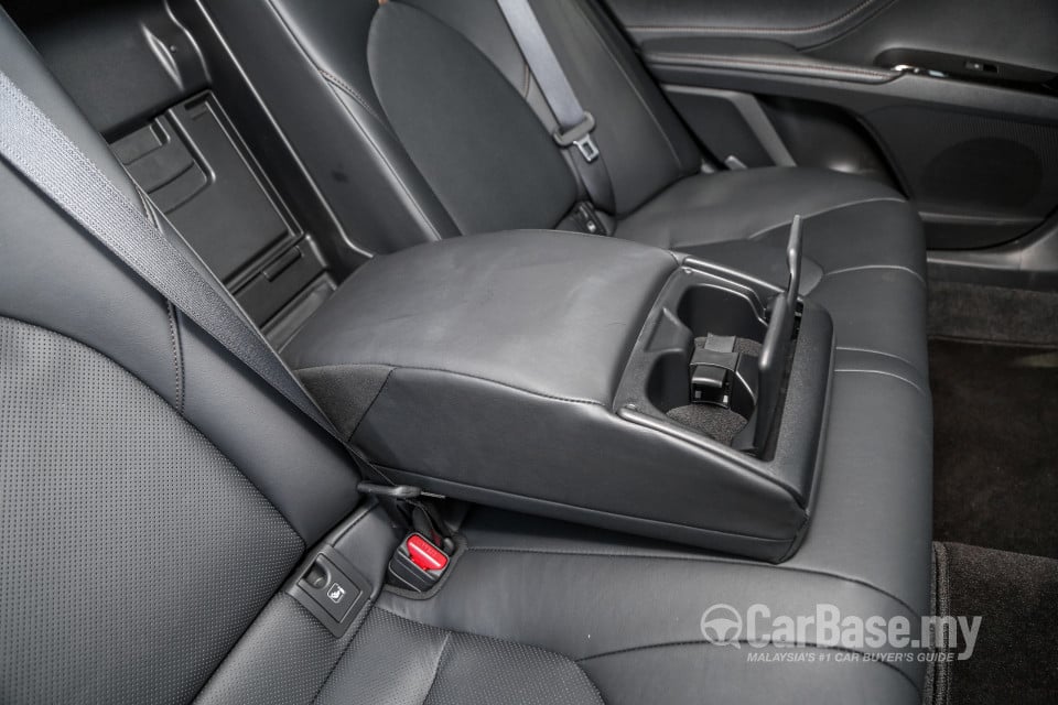 Toyota Camry XV70 (2018) Interior