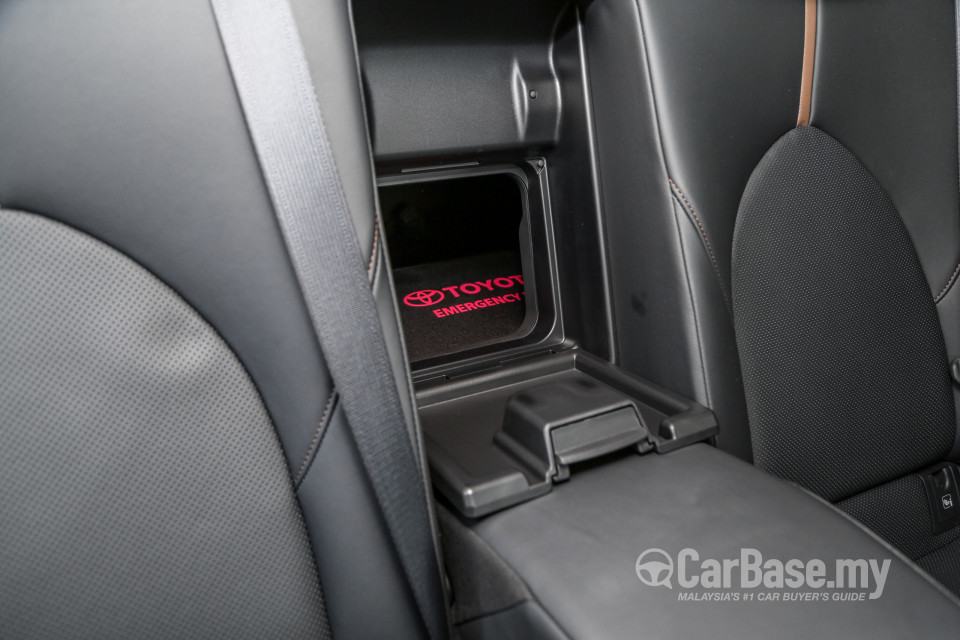 Toyota Camry XV70 (2018) Interior
