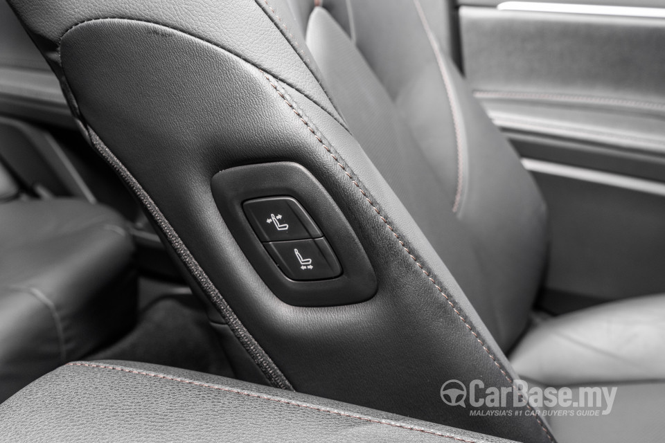 Toyota Camry XV70 Facelift (2022) Interior
