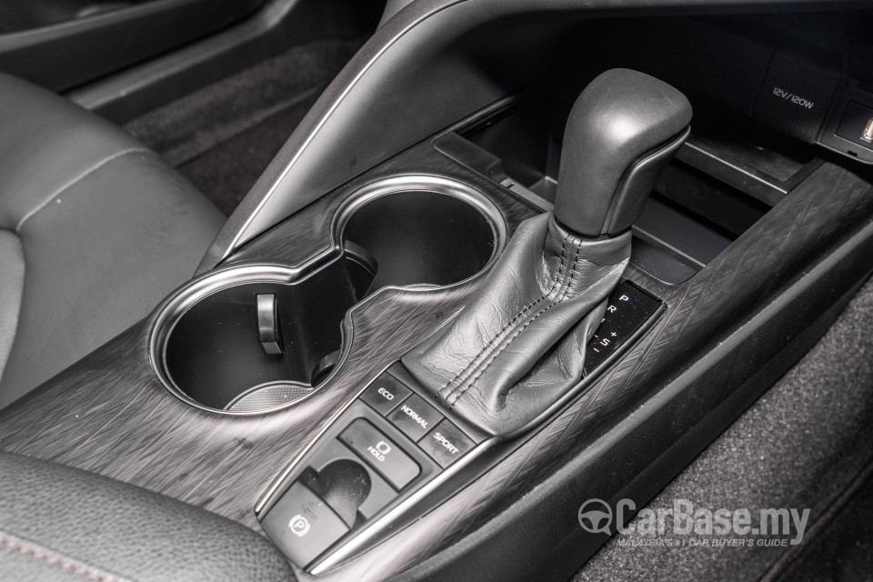 Toyota Camry XV70 Facelift (2022) Interior