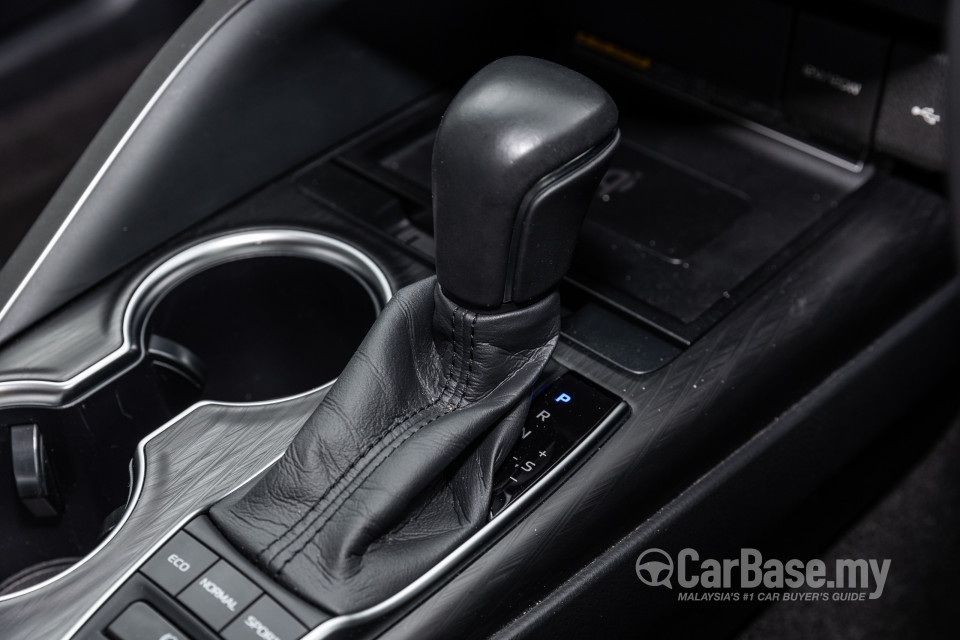 Toyota Camry XV70 Facelift (2022) Interior