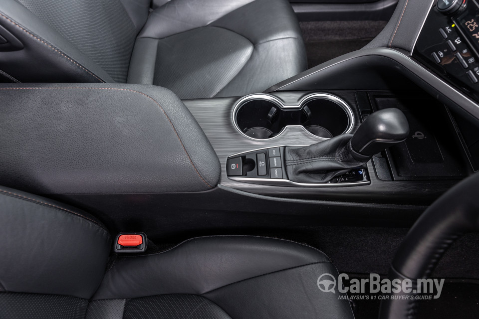 Toyota Camry XV70 Facelift (2022) Interior