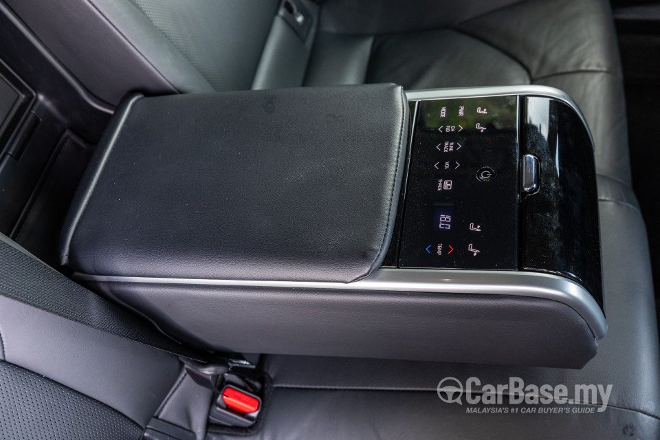 Toyota Camry XV70 Facelift (2022) Interior