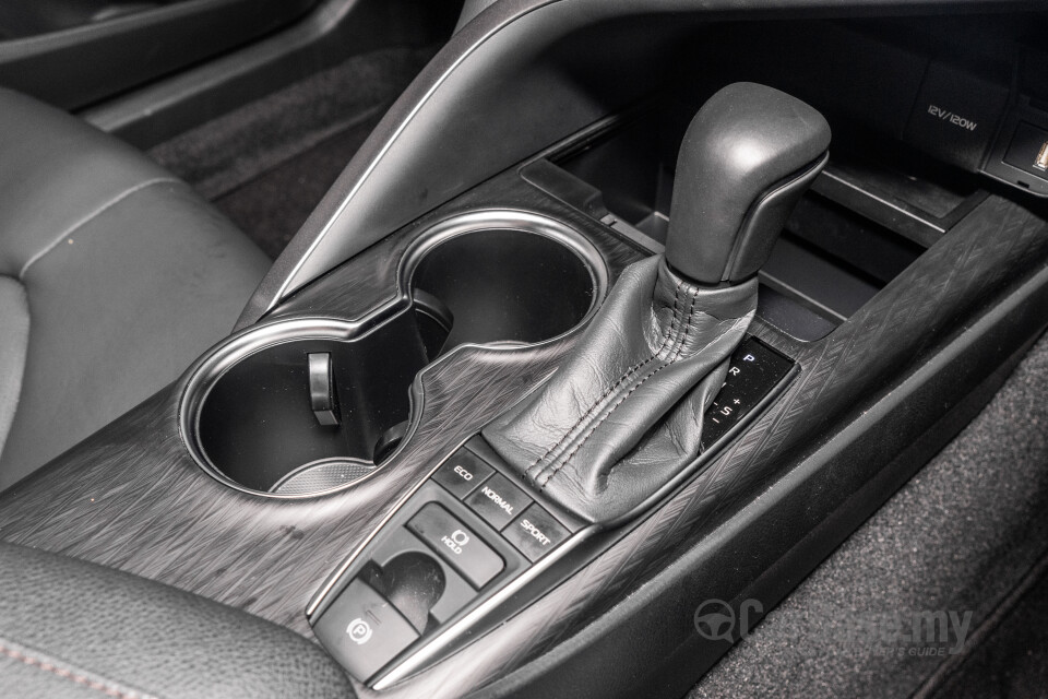 Toyota Camry XV70 Facelift (2022) Interior