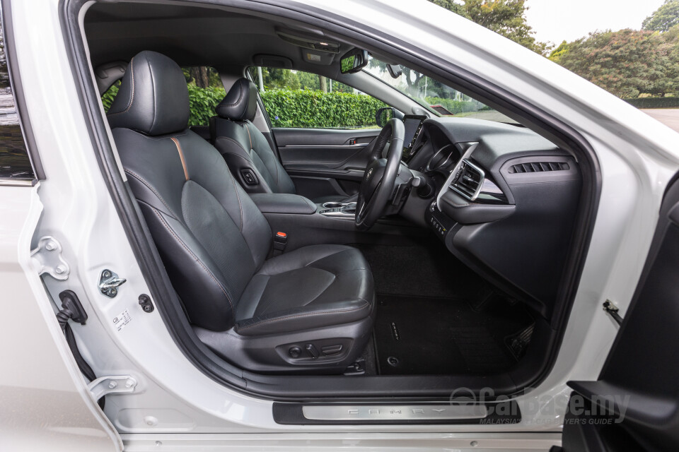 Toyota Camry XV70 Facelift (2022) Interior