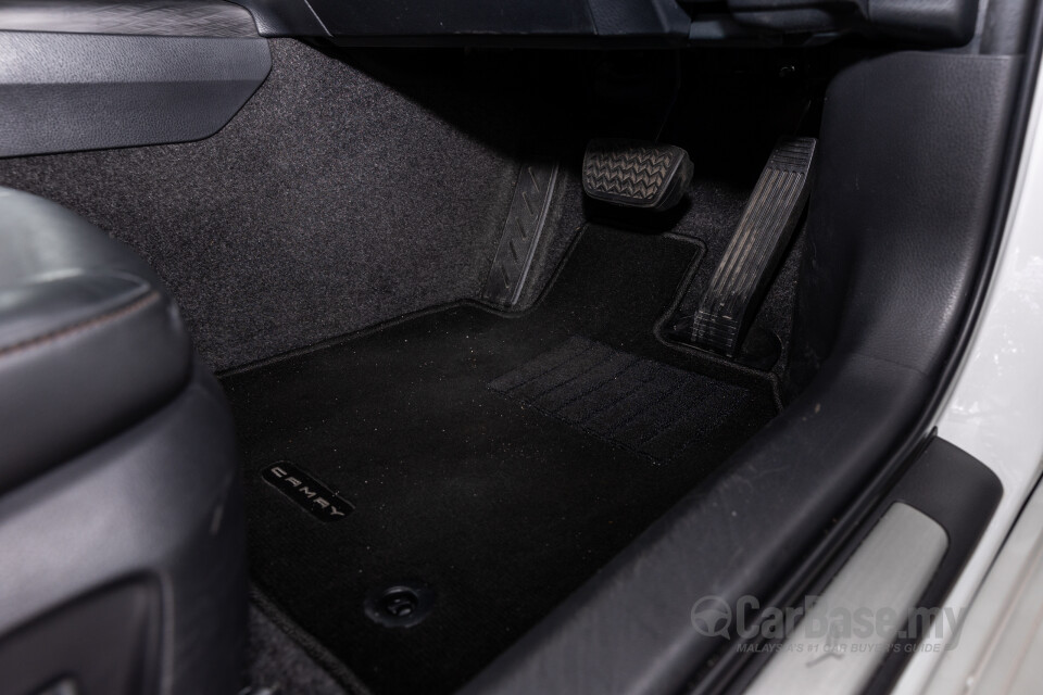 Toyota Camry XV70 Facelift (2022) Interior