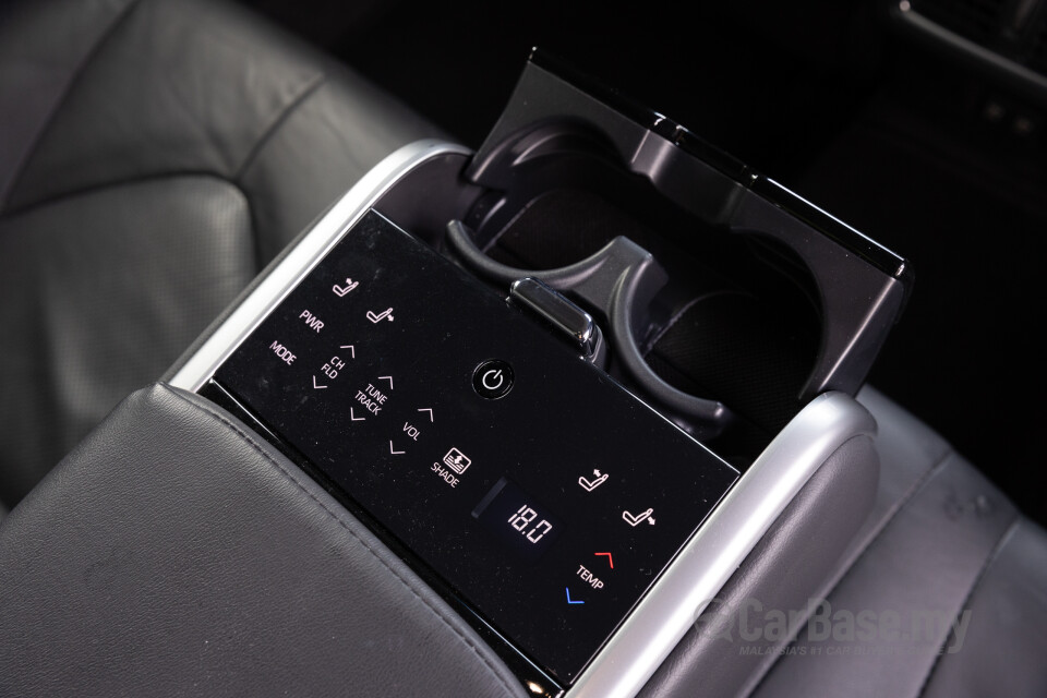 Toyota Camry XV70 Facelift (2022) Interior