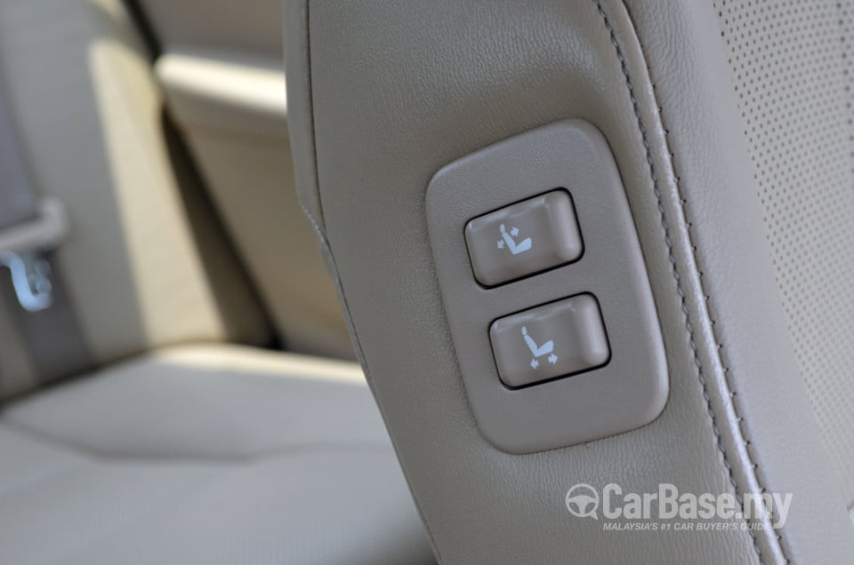 Toyota Camry XV50 (2012) Interior