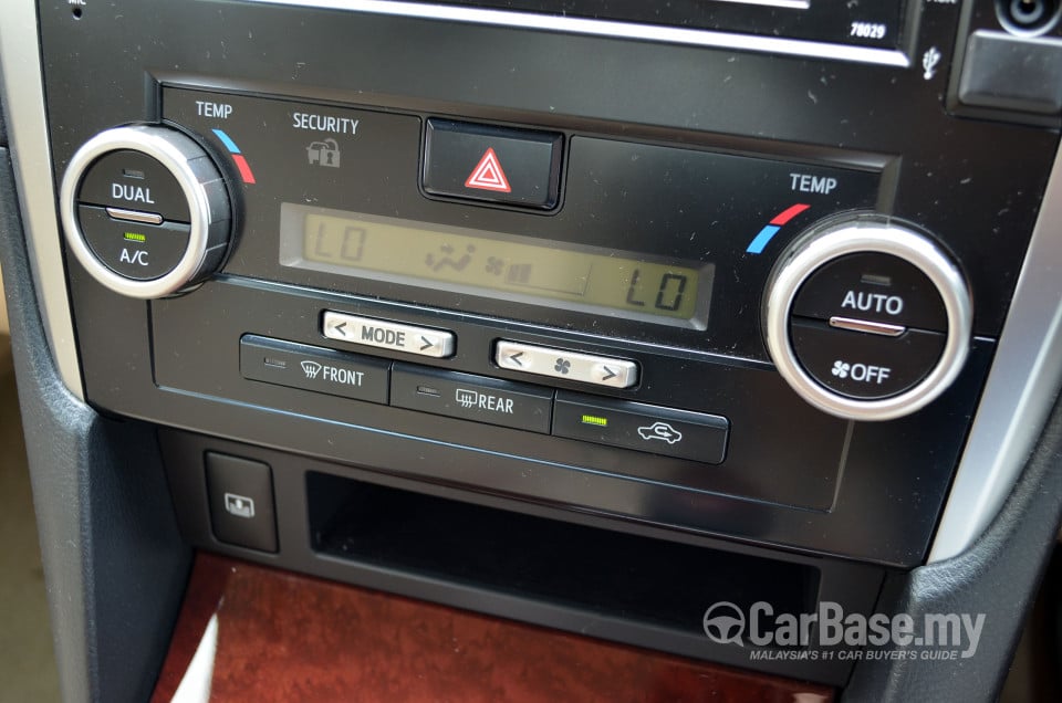 Toyota Camry XV50 (2012) Interior