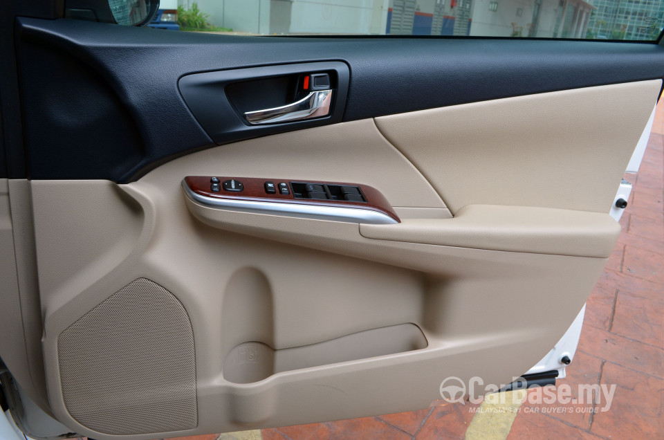 Toyota Camry XV50 (2012) Interior