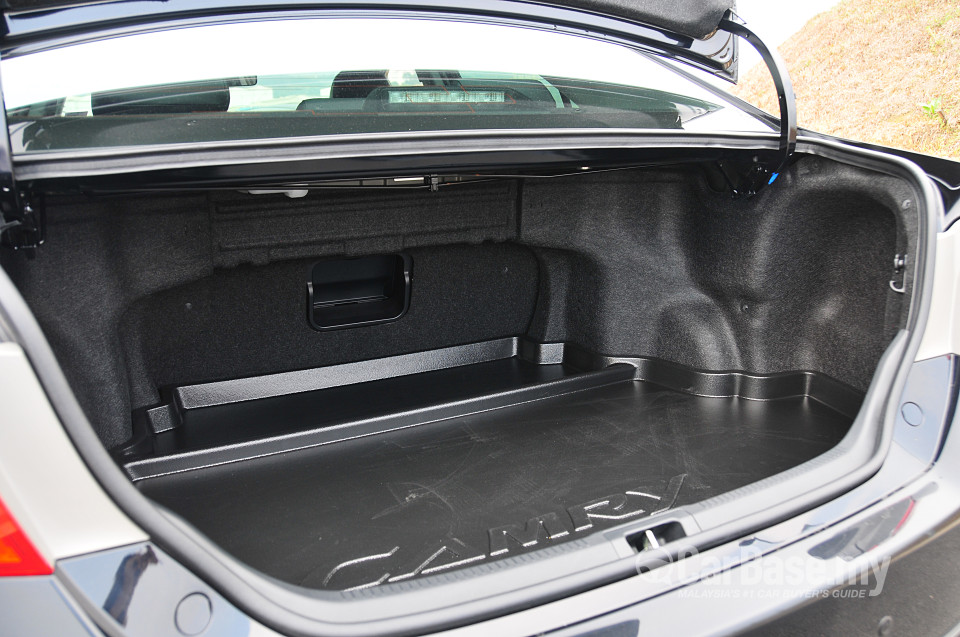 Toyota Camry XV50 (2012) Interior