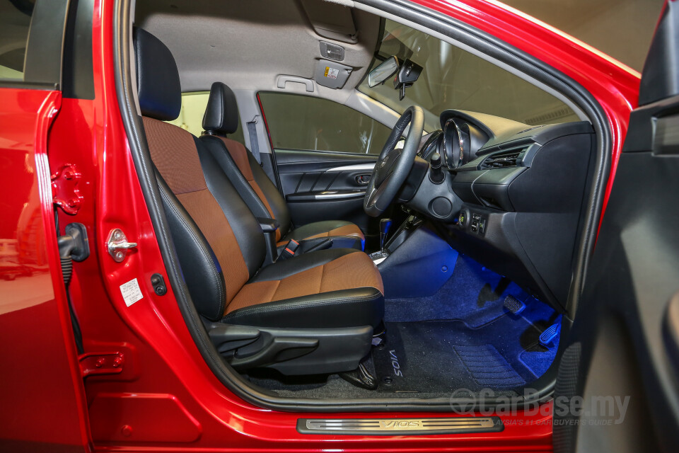 Toyota Fortuner AN160 (2016) Interior