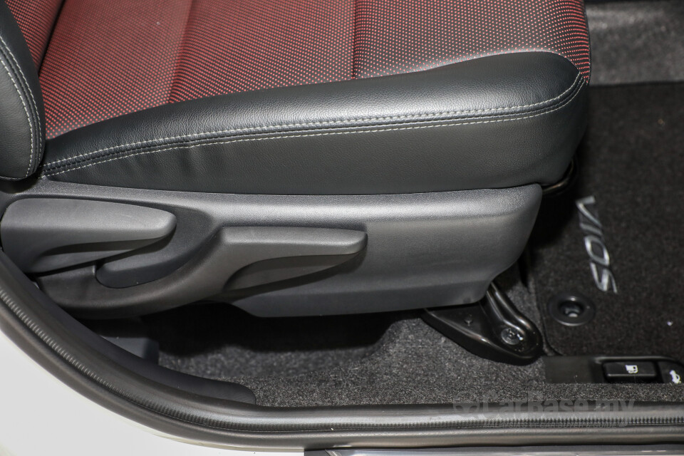 Perodua Aruz D38L (2019) Interior