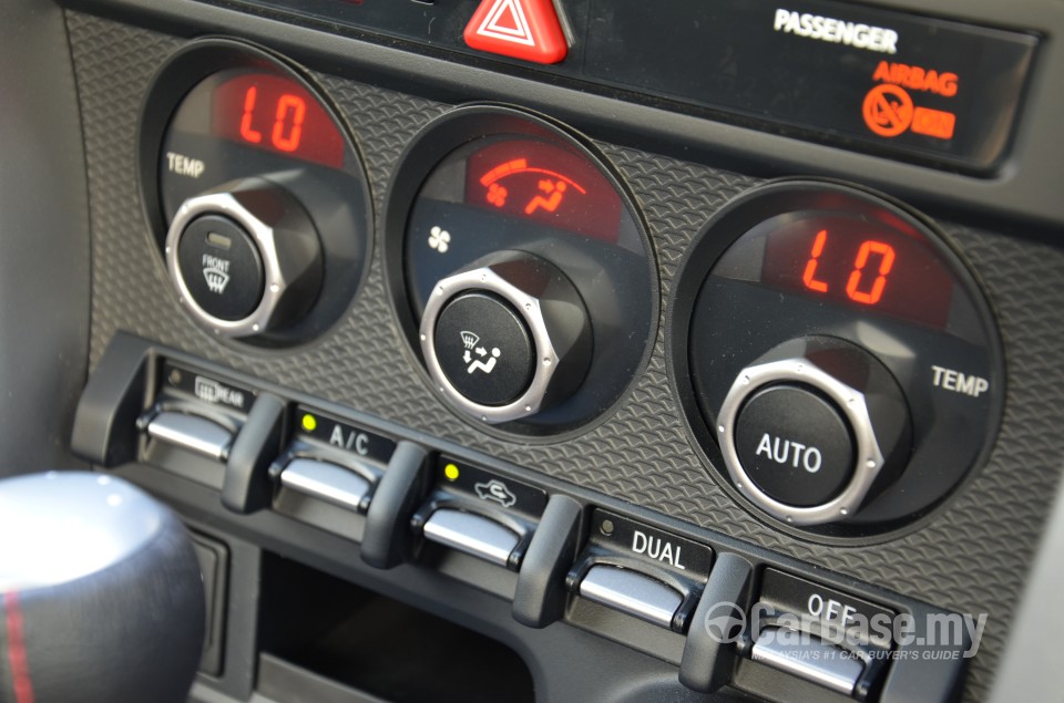 Toyota 86 ZN6 (2012) Interior