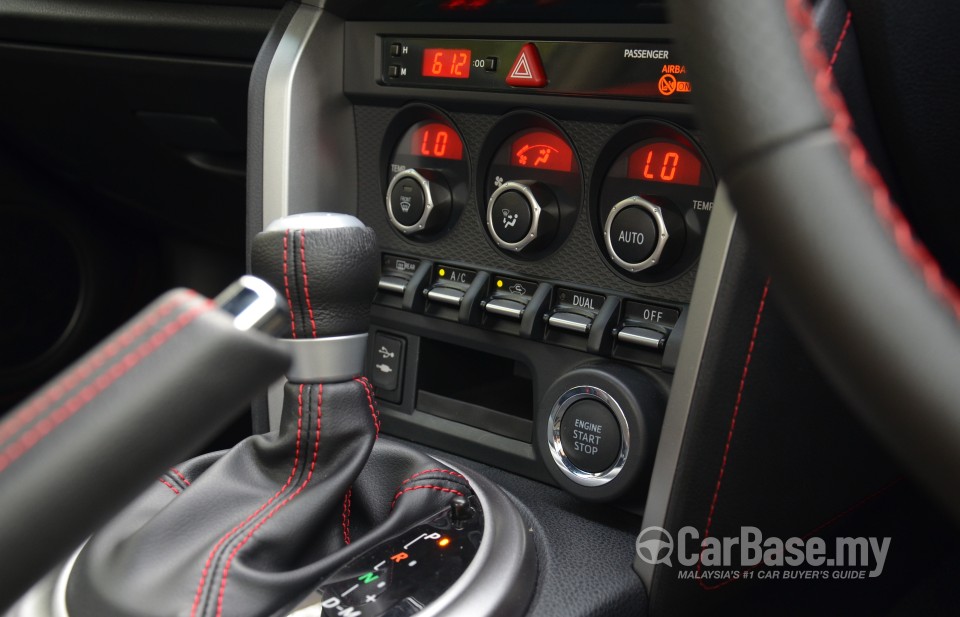 Toyota 86 ZN6 (2012) Interior