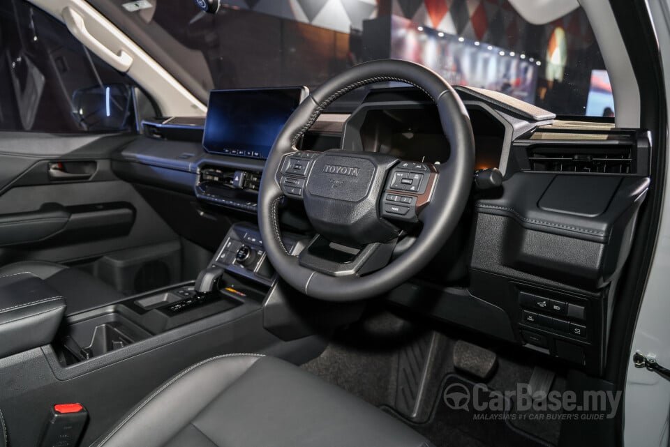 Toyota Hilux AN220/AN230 (2026) Interior