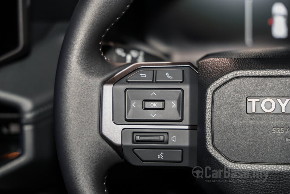 Toyota Hilux AN220/AN230 (2026) Interior