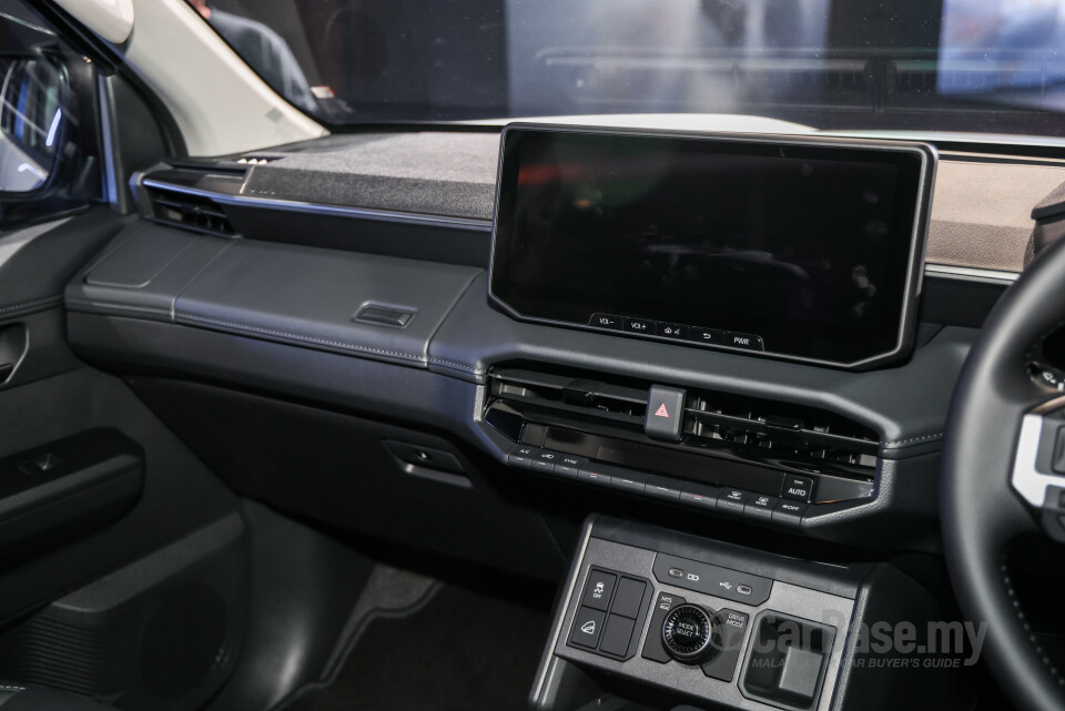 Toyota Hilux AN220/AN230 (2026) Interior