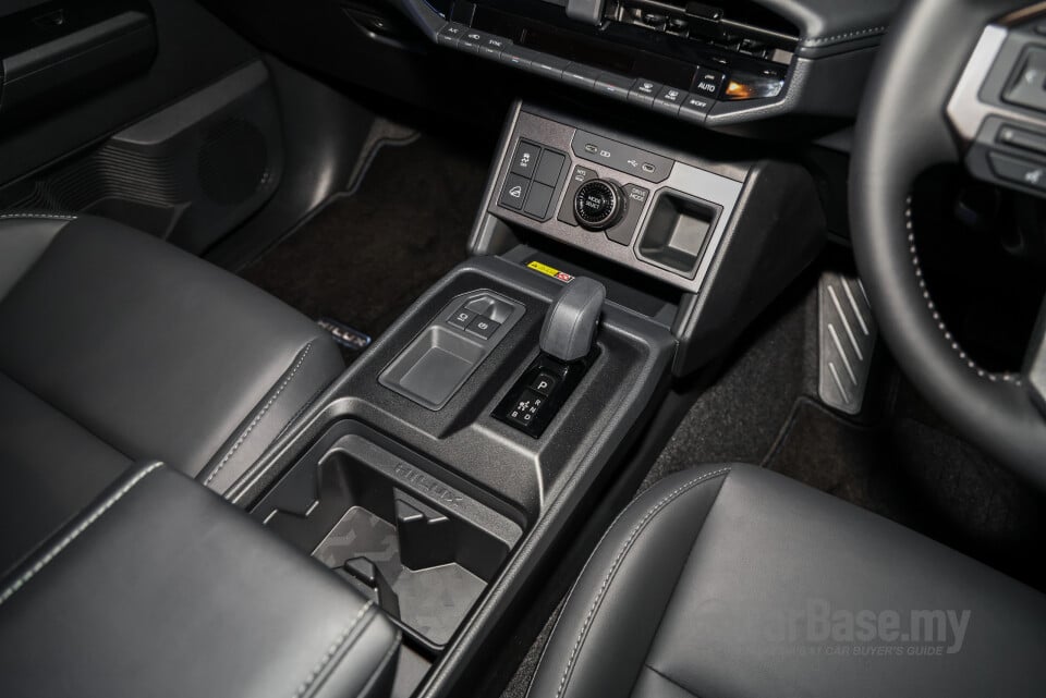 Toyota Hilux AN220/AN230 (2026) Interior