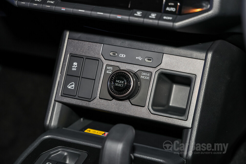Toyota Hilux AN220/AN230 (2026) Interior