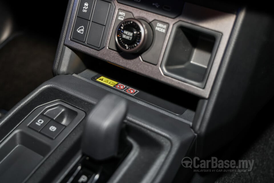 Toyota Hilux AN220/AN230 (2026) Interior