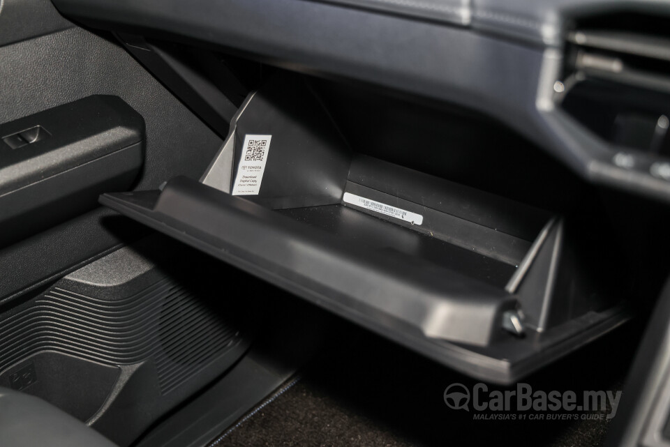 Toyota Hilux AN220/AN230 (2026) Interior