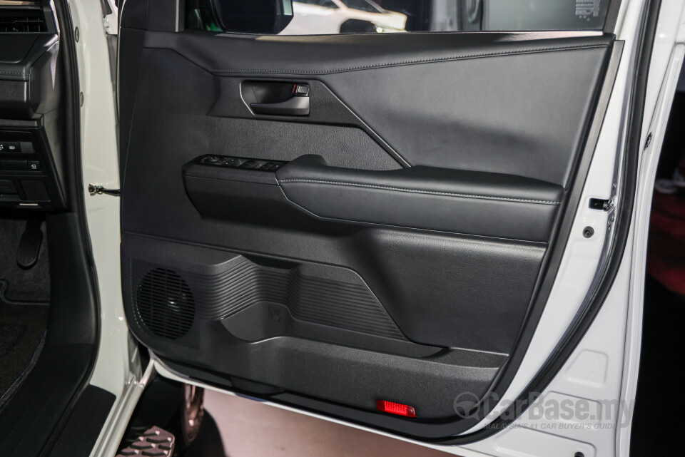 Toyota Hilux AN220/AN230 (2026) Interior