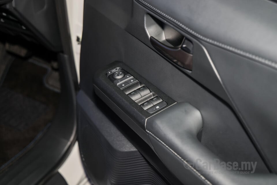 Toyota Hilux AN220/AN230 (2026) Interior
