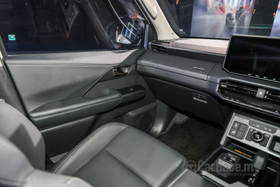 Toyota Hilux AN220/AN230 (2026) Interior