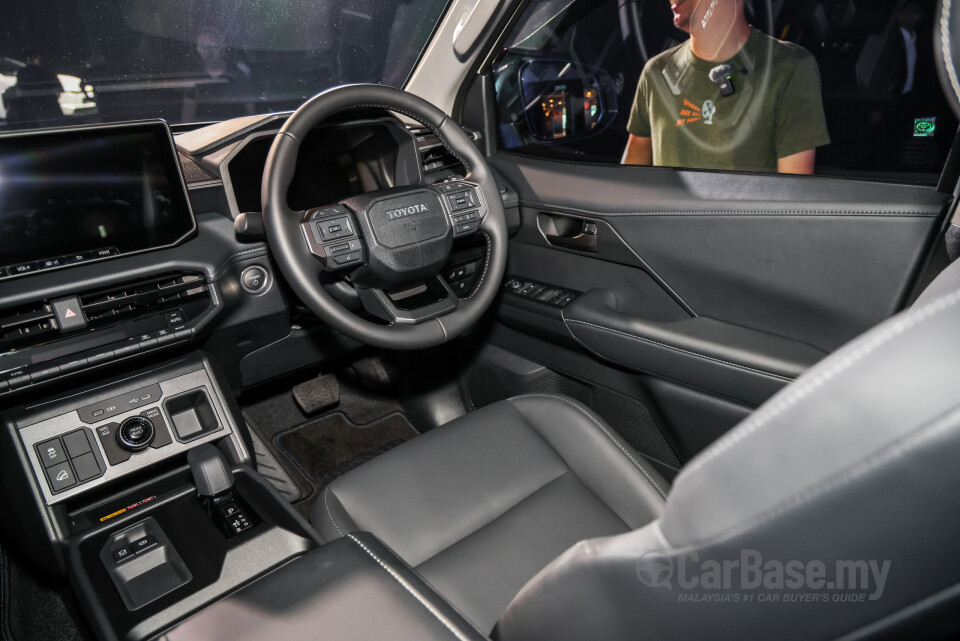 Toyota Hilux AN220/AN230 (2026) Interior