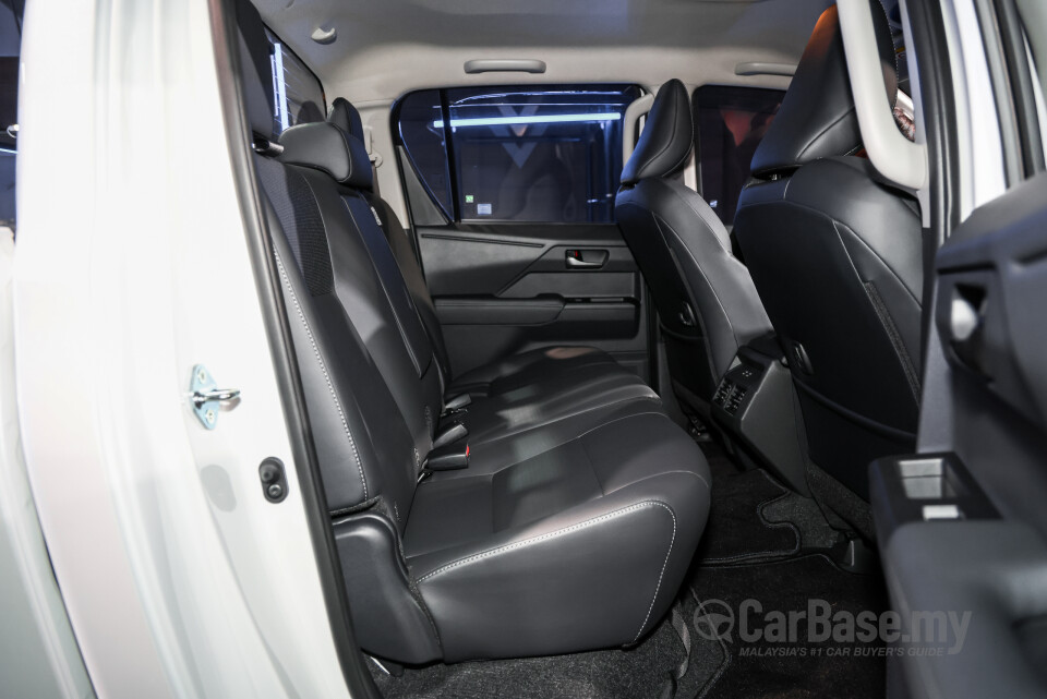 Toyota Hilux AN220/AN230 (2026) Interior