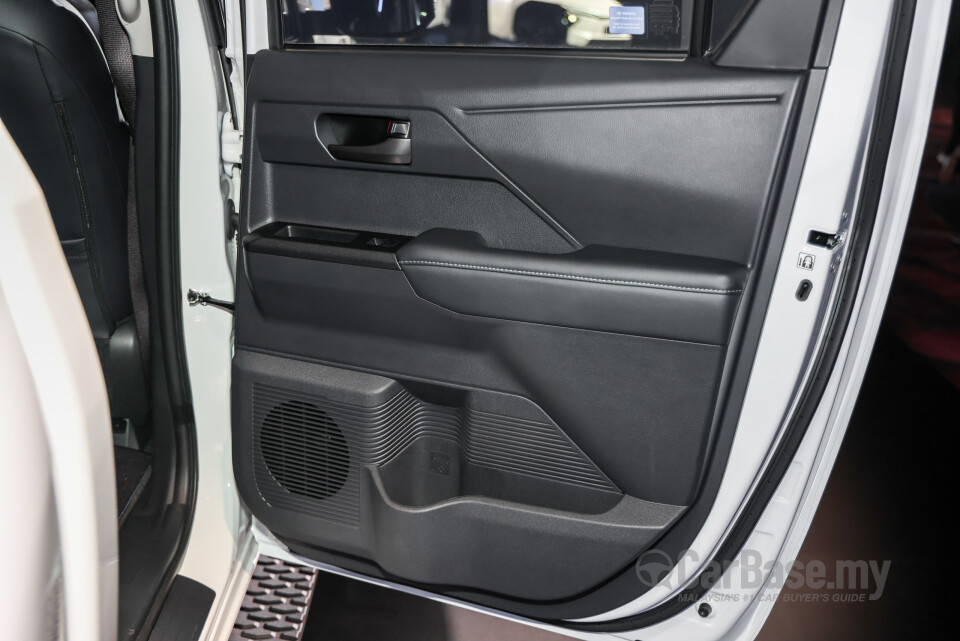 Toyota Hilux AN220/AN230 (2026) Interior