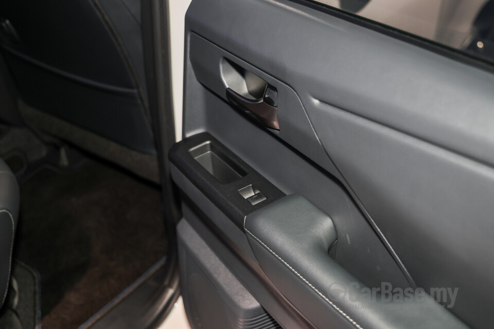 Toyota Hilux AN220/AN230 (2026) Interior