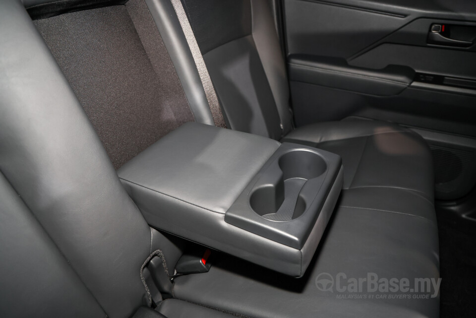 Toyota Hilux AN220/AN230 (2026) Interior