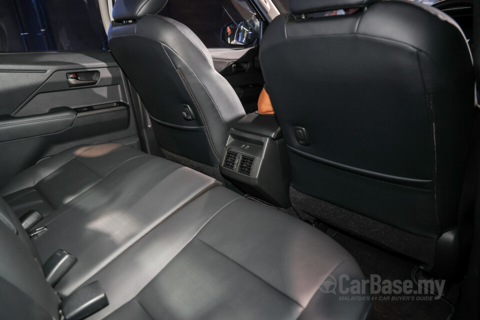 Toyota Hilux AN220/AN230 (2026) Interior